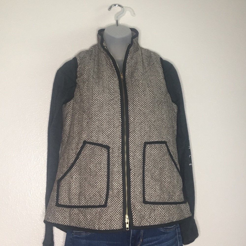 Hemline Mom tweed herringbone vest. Size medium